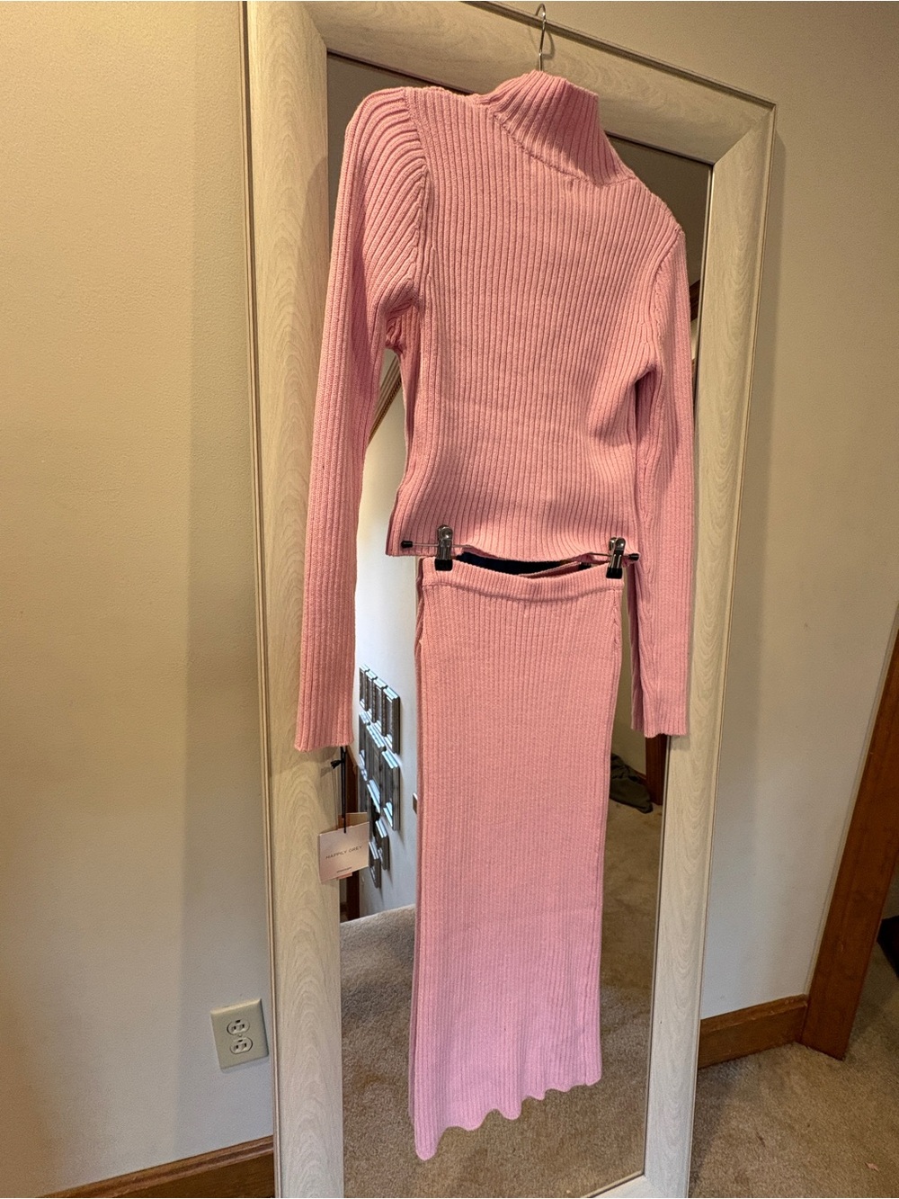 Pink Ribbed Knit Two-Piece Skirt Set - Picture 2 of 4
